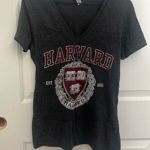 Harvard University V neck t shirt